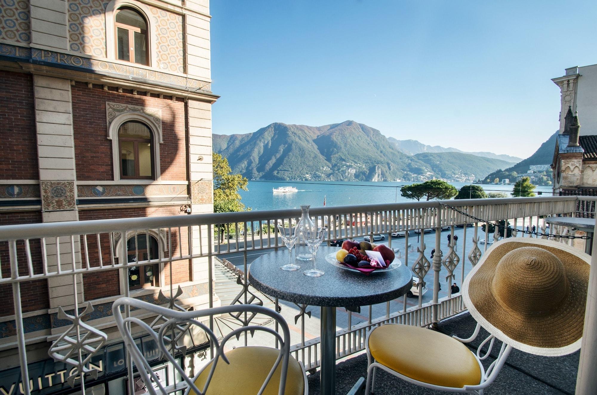 International Au Historic Lakeside Hotel 3*